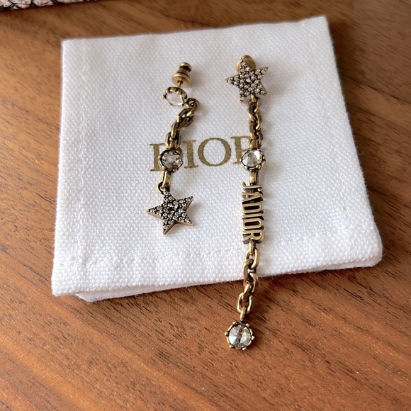 Dior earrings uneven design, can be worn single or a pair. - Picture 4 of 6